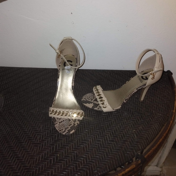 I'm selling heels and boots - Picture 1 of 7